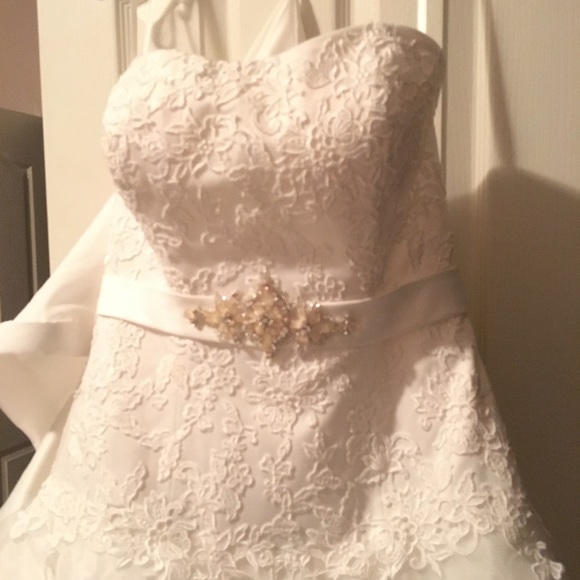 Allure Wedding Dress - Picture 3 of 4